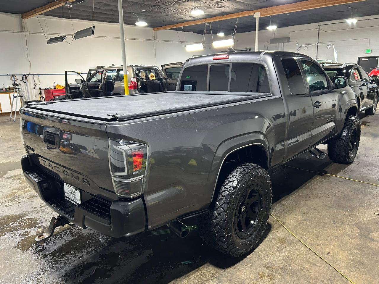 Used 2016 Toyota Tacoma SR5 AWD/4WD image 5