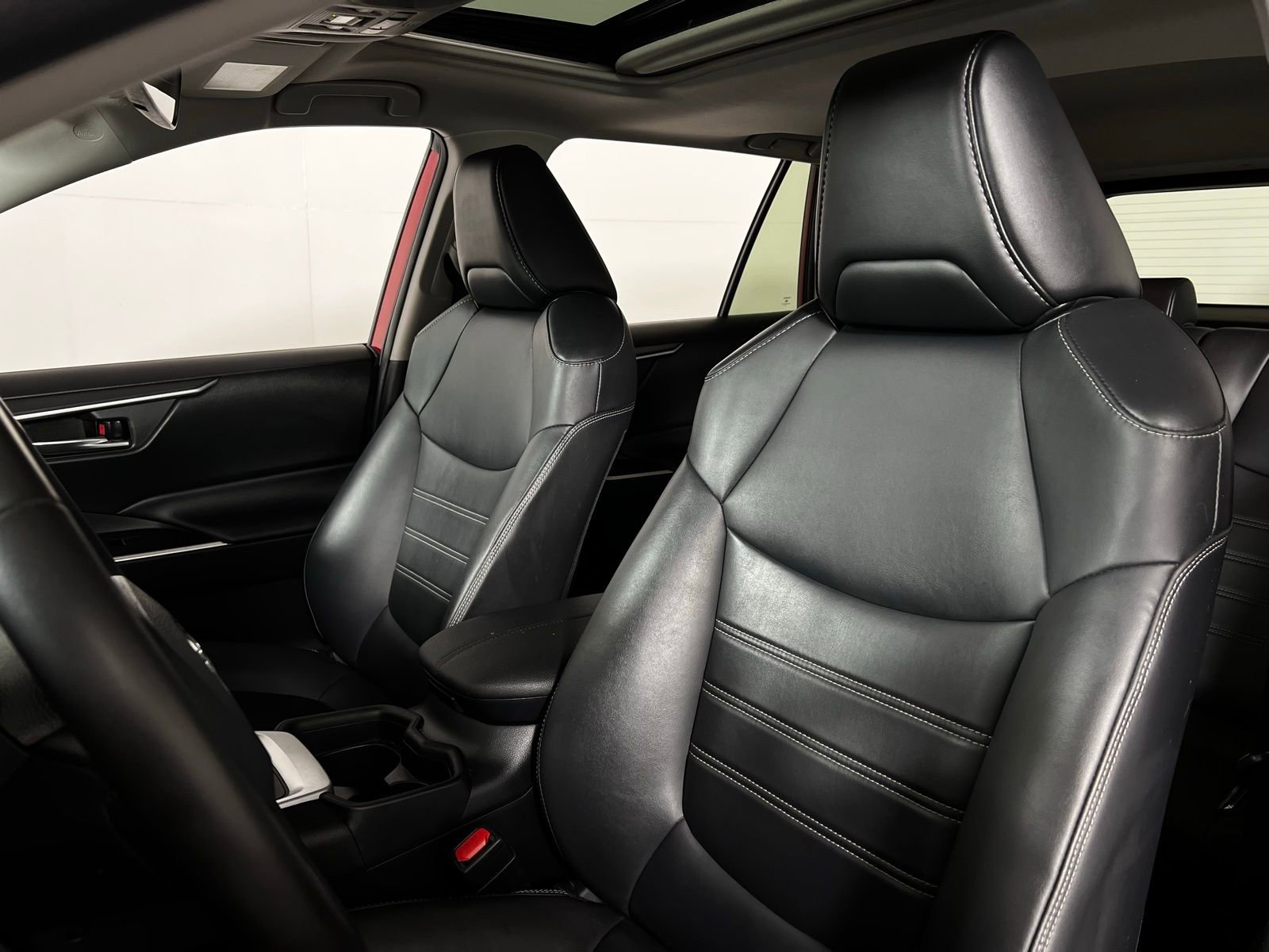 Used 2020 Toyota RAV4 XLE Premium image 13