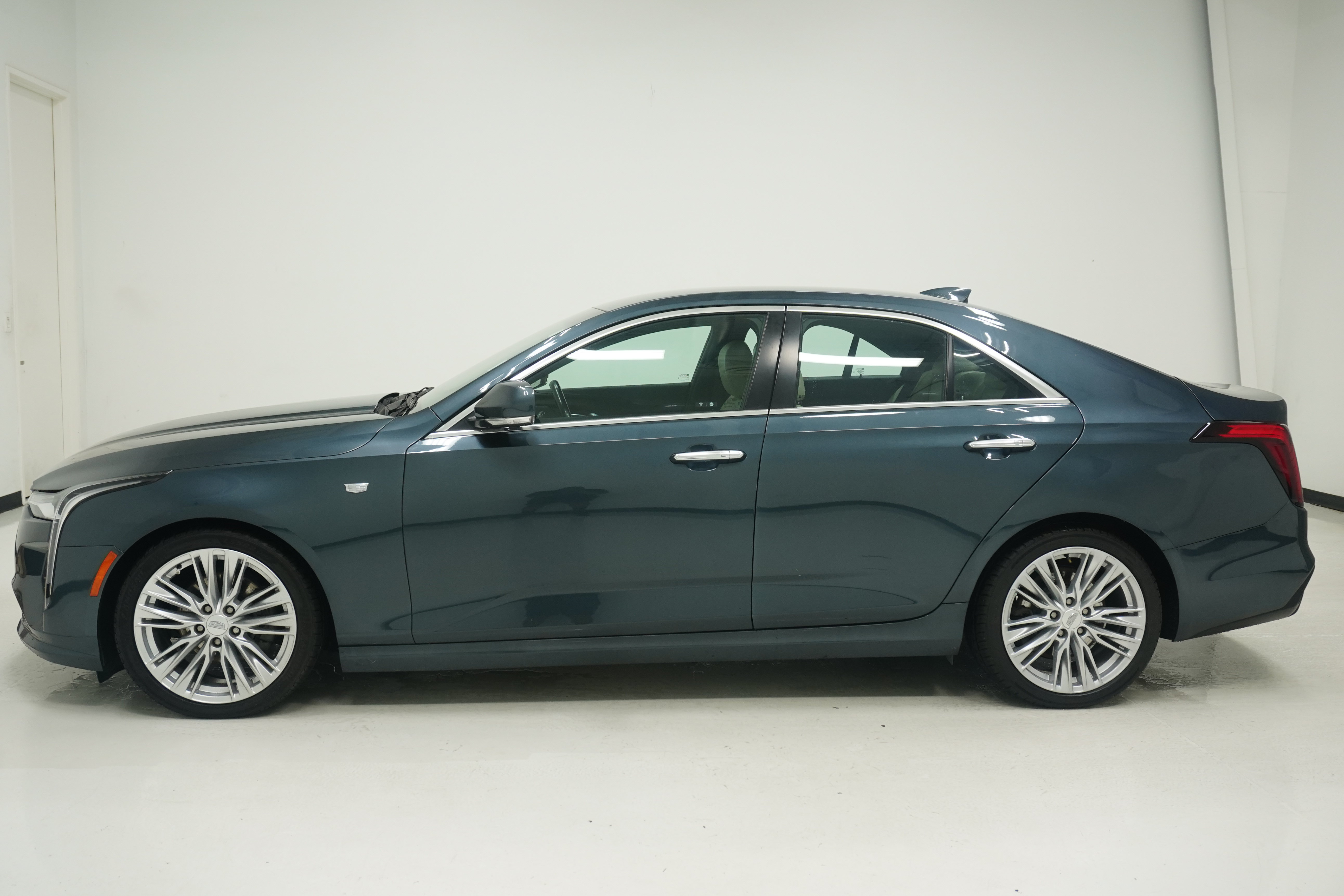 Used 2021 Cadillac CT4 Premium Luxury RWD image 7