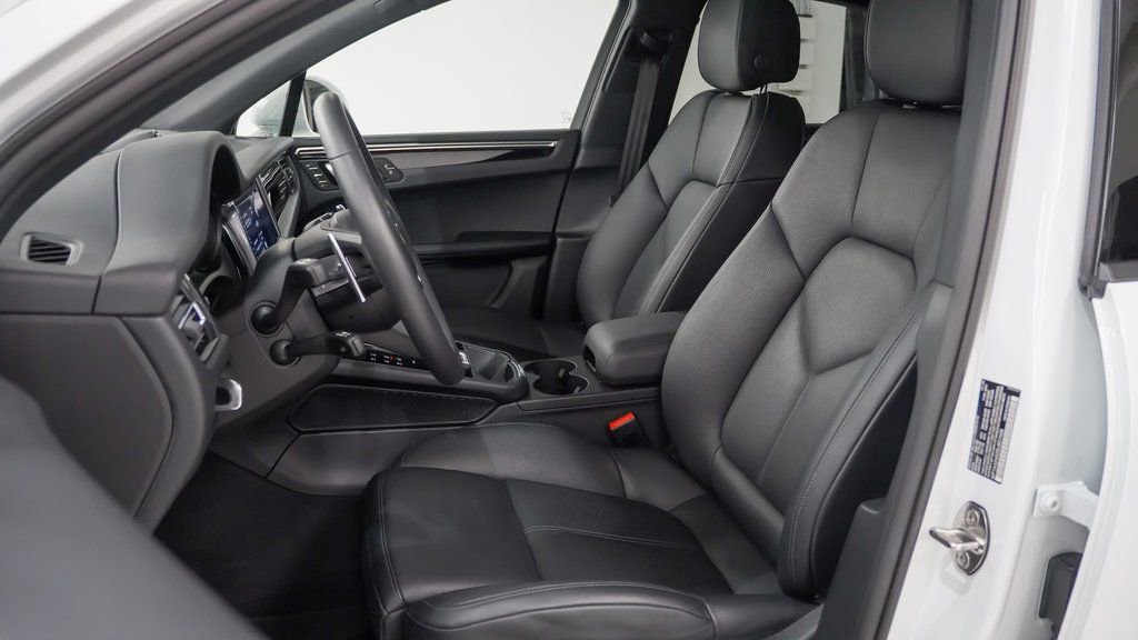 Used 2025 Porsche Macan AWD/4WD image 5