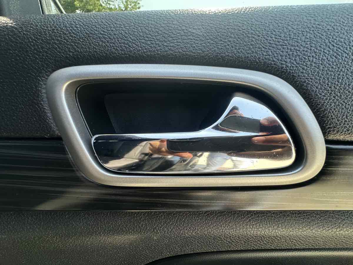 Used 2019 Jeep Grand Cherokee Laredo RWD image 36