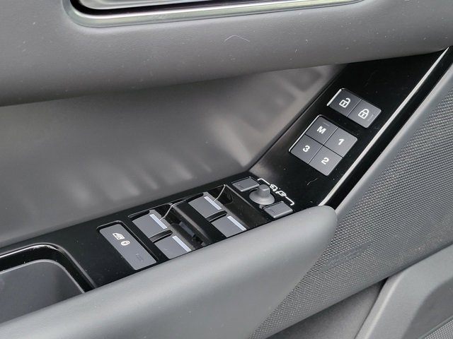 Used 2025 Land Rover Range Rover Velar Dynamic HSE image 27