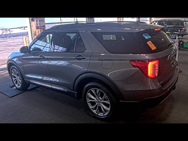 Used 2022 Ford Explorer XLT w/ Equipment Group 202A image 5