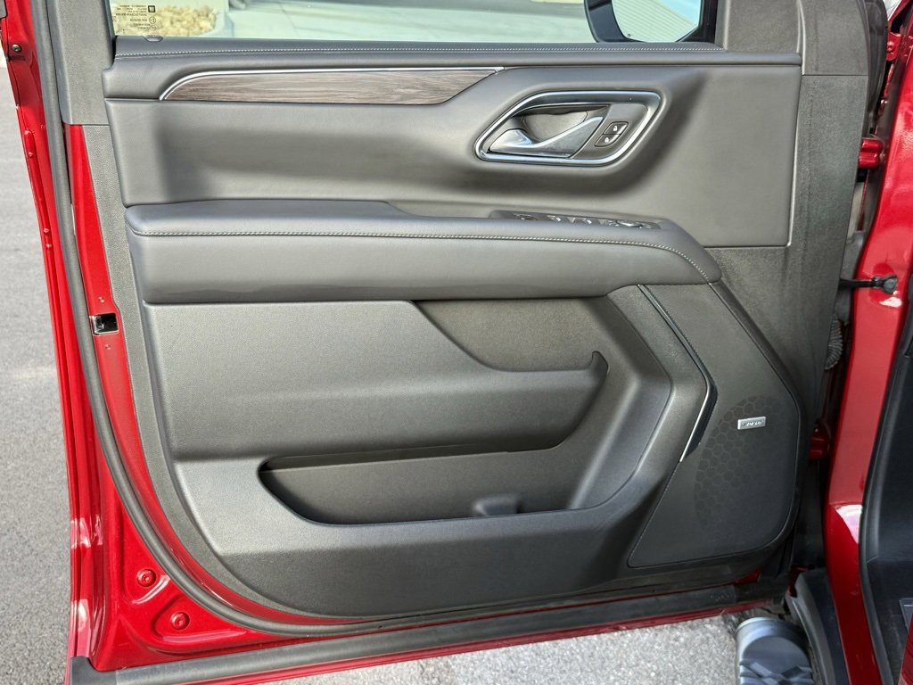 Used 2024 Chevrolet Suburban Z71 w/ Luxury Package image 21