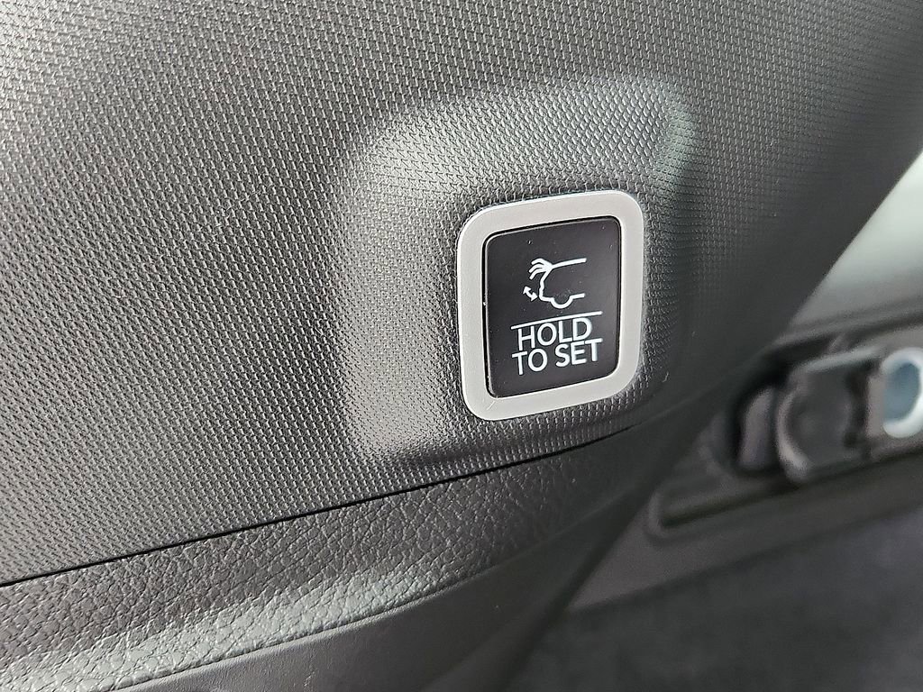 Used 2024 Jeep Grand Cherokee Summit w/ Luxury Tech Group V image 7