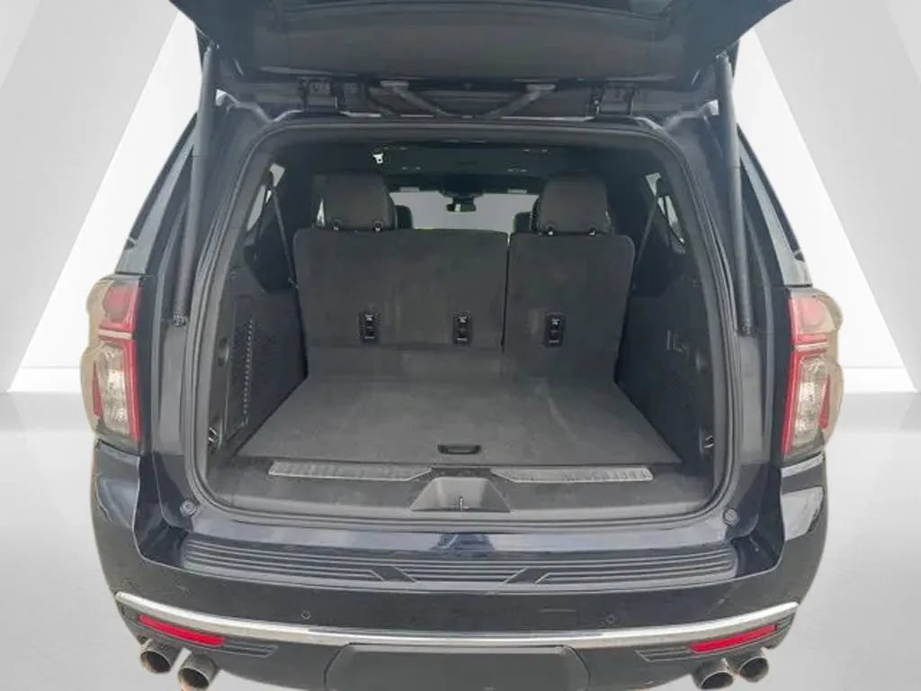 Used 2024 Chevrolet Suburban Premier AWD/4WD image 31