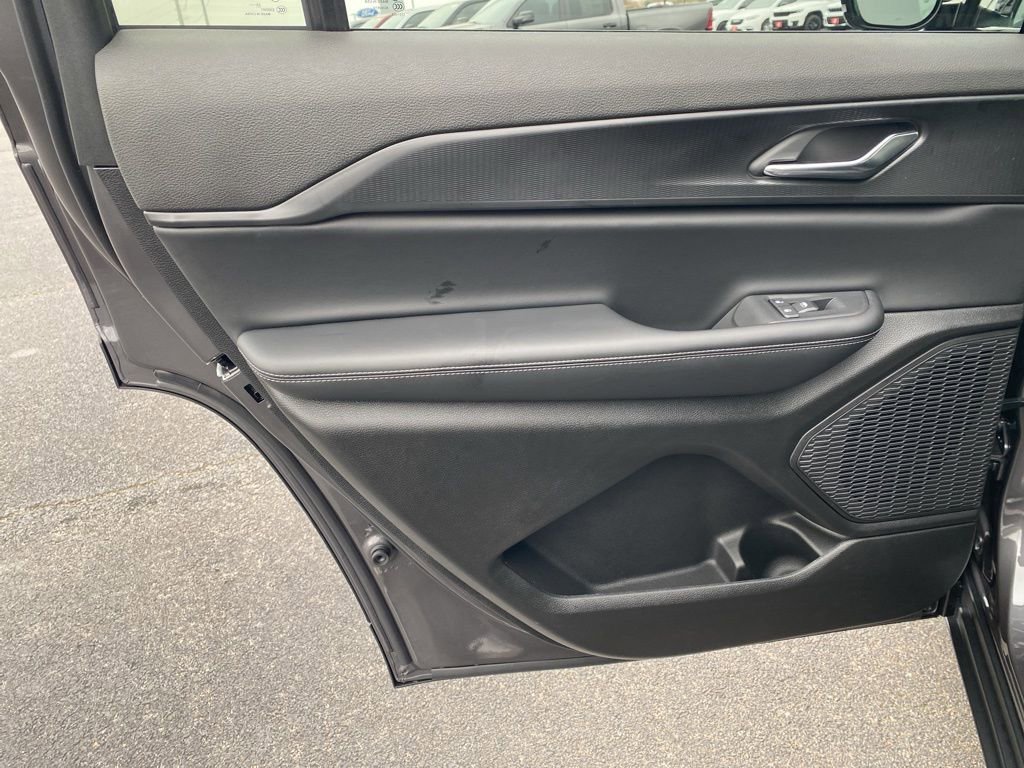 New 2025 Jeep Grand Cherokee L Altitude image 35