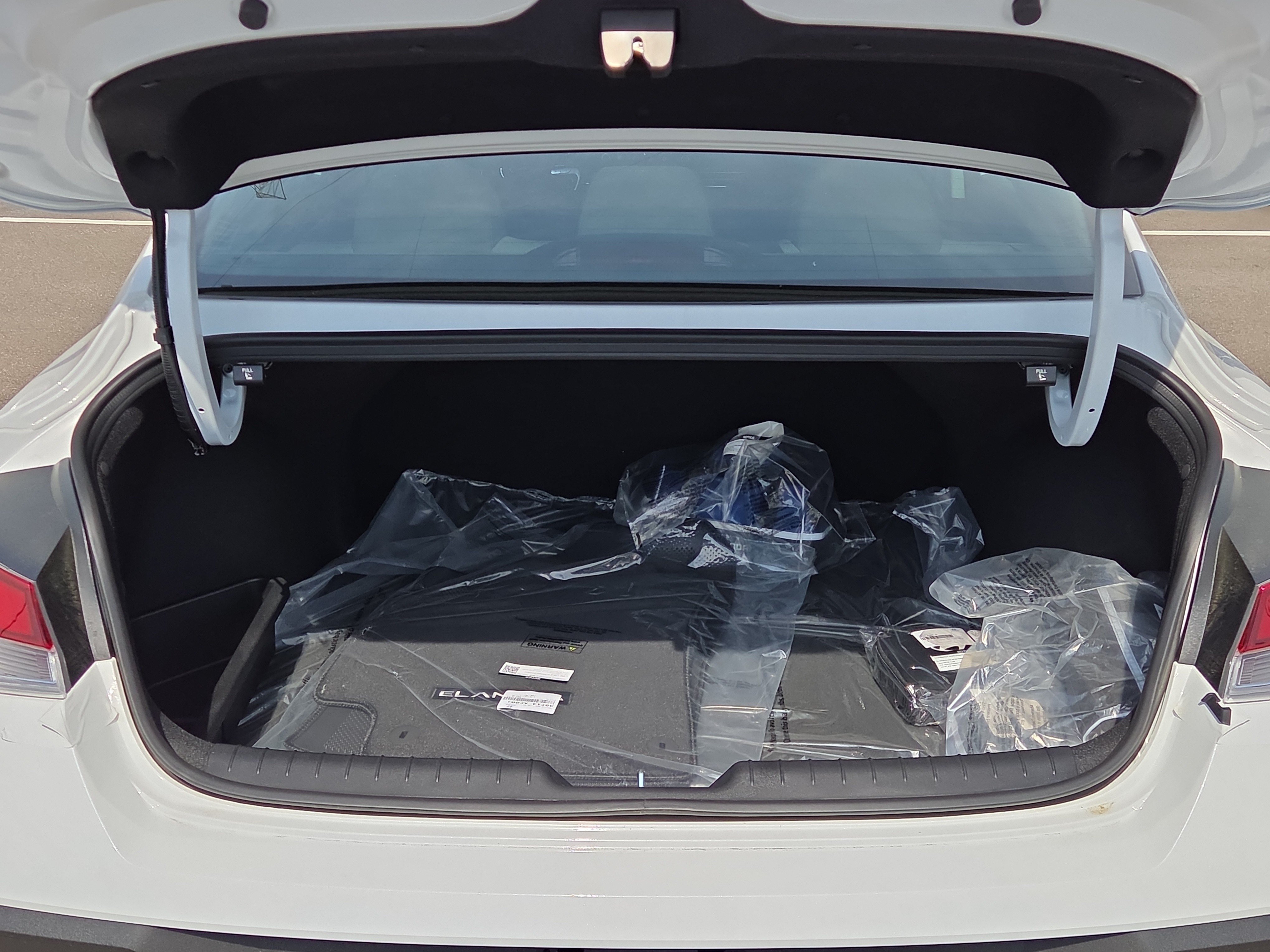 New 2026 Hyundai Elantra SE w/ Cargo Package FWD image 4