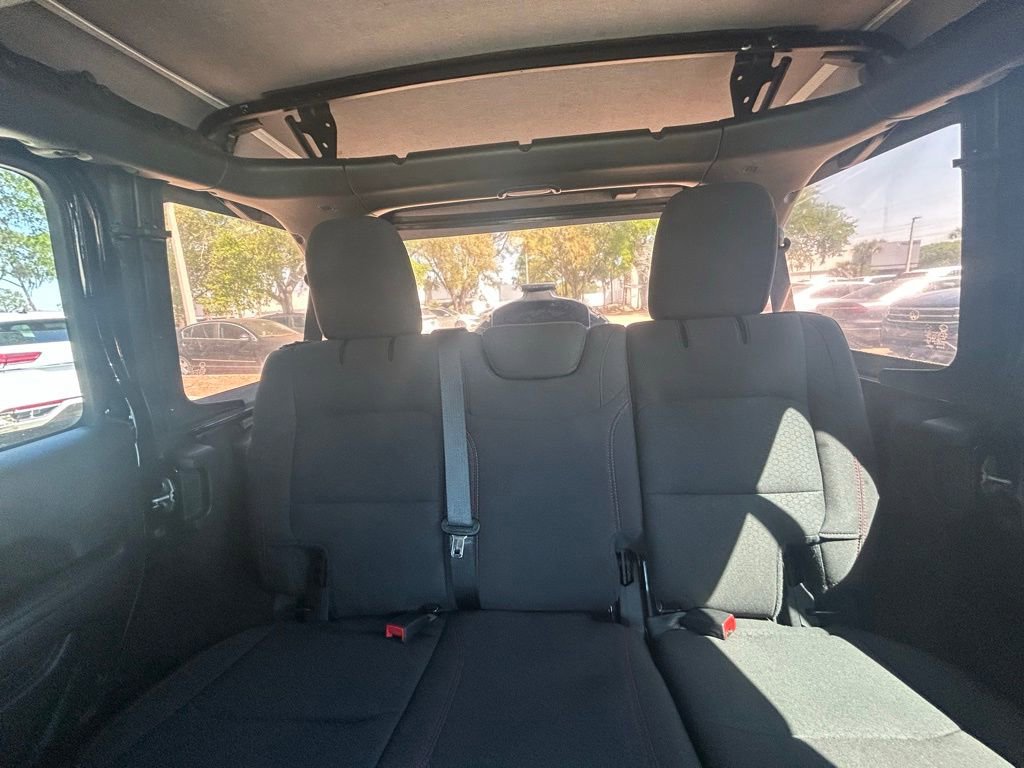 Used 2022 Jeep Wrangler Unlimited Rubicon AWD/4WD image 13