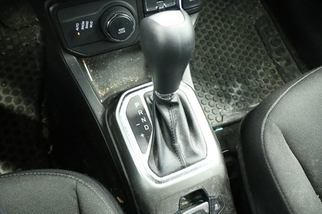 Used 2022 Jeep Renegade Latitude w/ Convenience Group AWD/4WD image 41