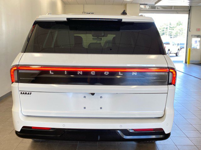 New 2027 Lincoln Navigator Premiere AWD/4WD image 6