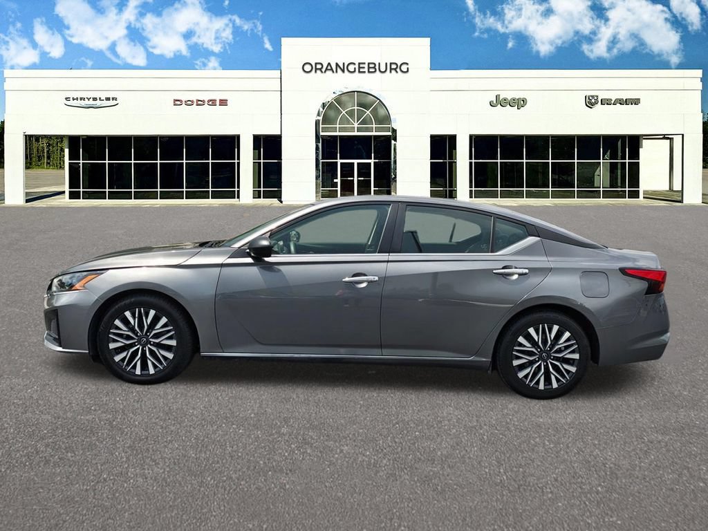 Used 2024 Nissan Altima 2.5 SV FWD image 5