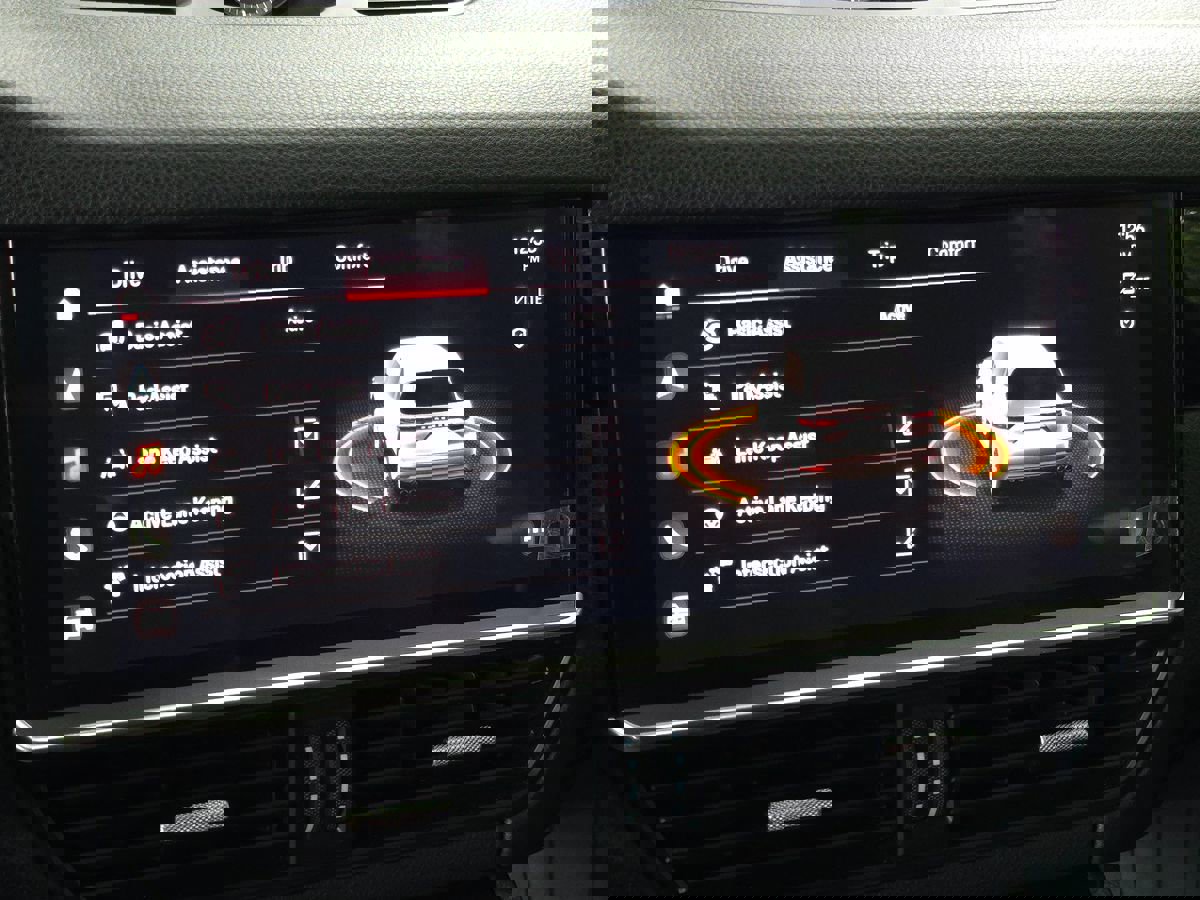 Used 2023 Porsche Cayenne Platinum Edition image 42