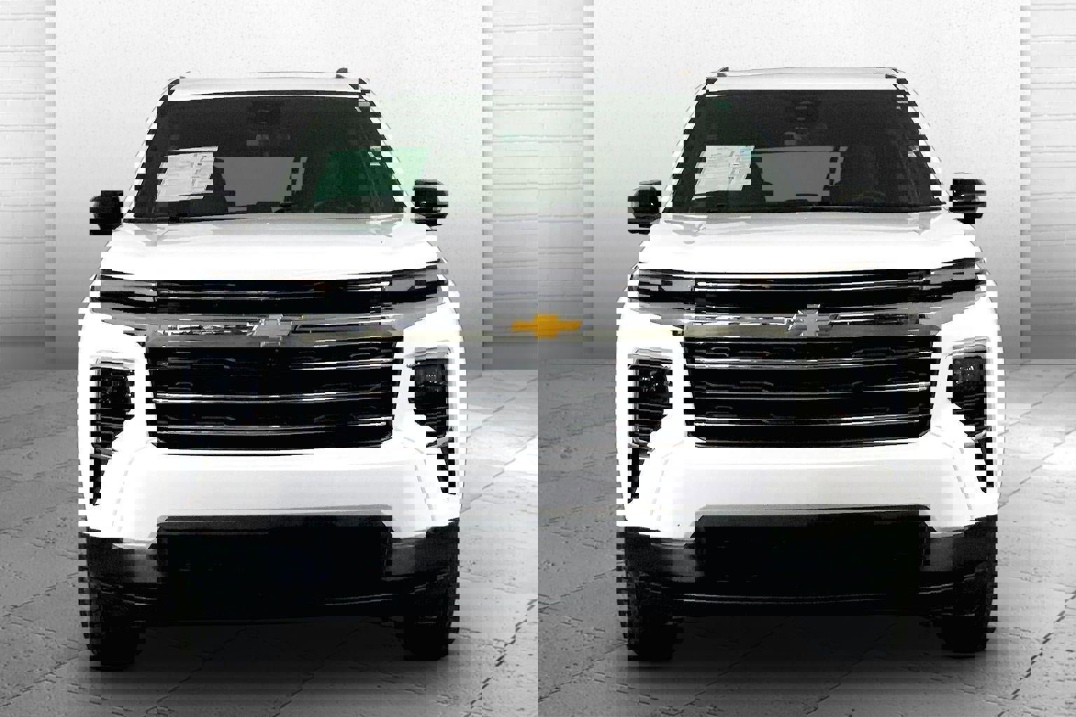 Used 2024 Chevrolet Traverse LT image 2