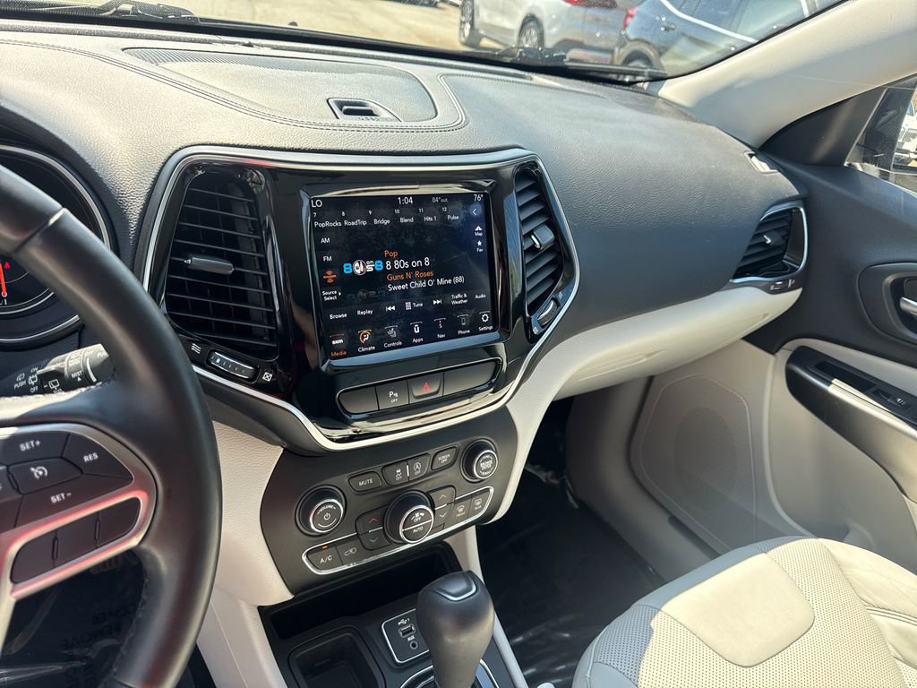 Used 2020 Jeep Cherokee Limited image 29