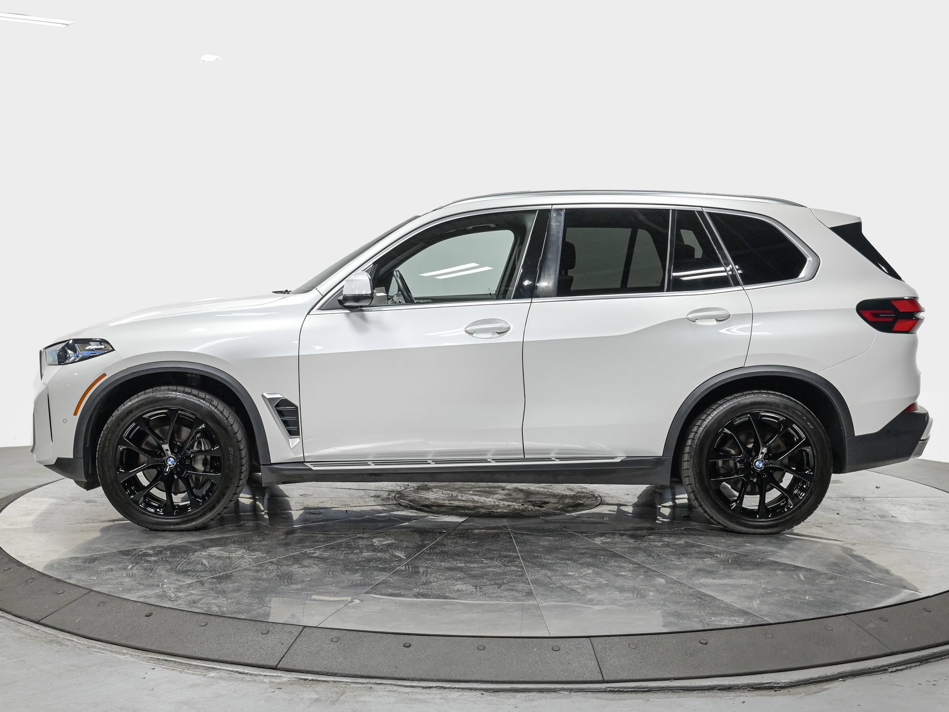 Used 2025 BMW X5 xDrive40i AWD/4WD image 2