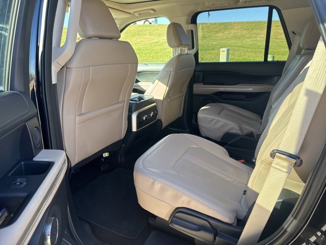 Used 2023 Ford Expedition Limited image 10