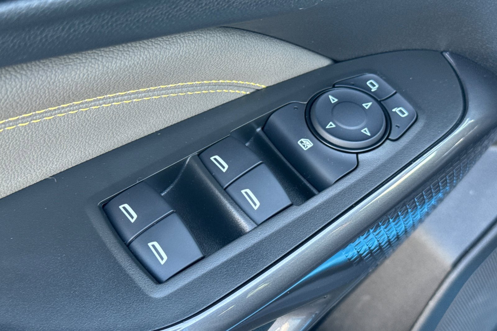 Used 2025 Chevrolet Trax ACTIV w/ Sunroof Package image 12