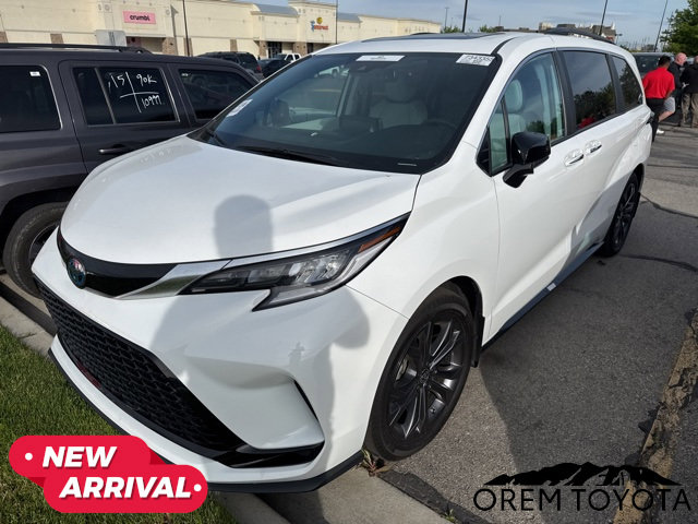 Used 2024 Toyota Sienna XSE FWD image 9