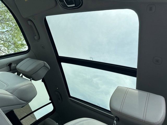 New 2024 Jeep Grand Wagoneer L 4WD w/ Flexible Seating Group image 17