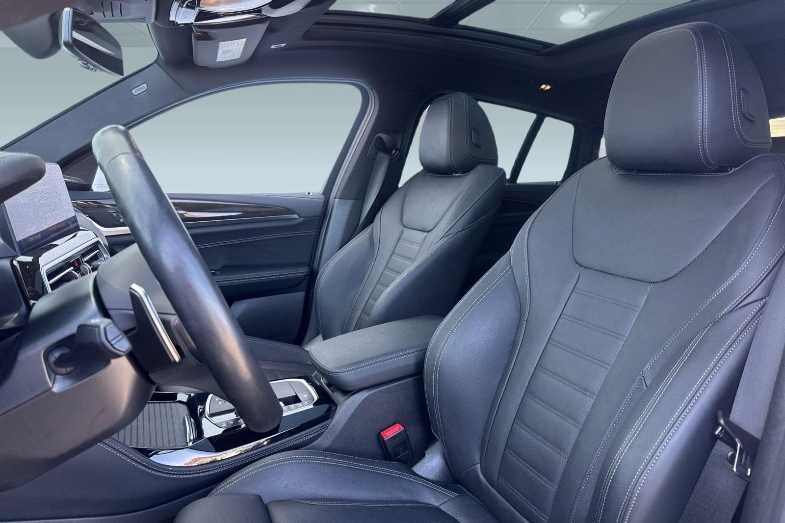 Used 2023 BMW X4 M40i w/ Premium Package image 14