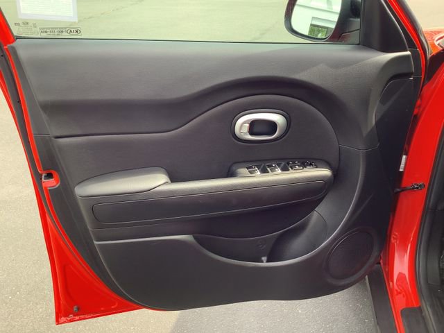 Used 2018 Kia Soul + image 9