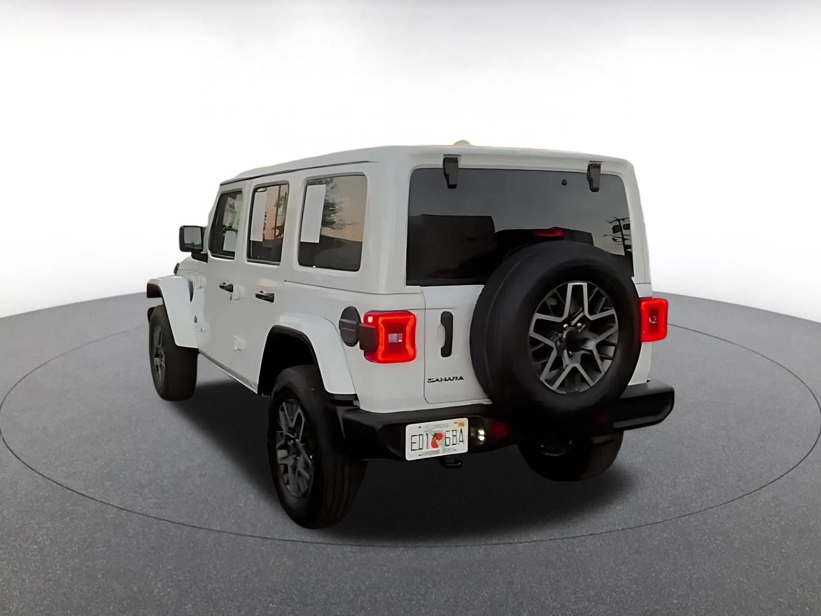 Used 2025 Jeep Wrangler Unlimited Sahara AWD/4WD image 14