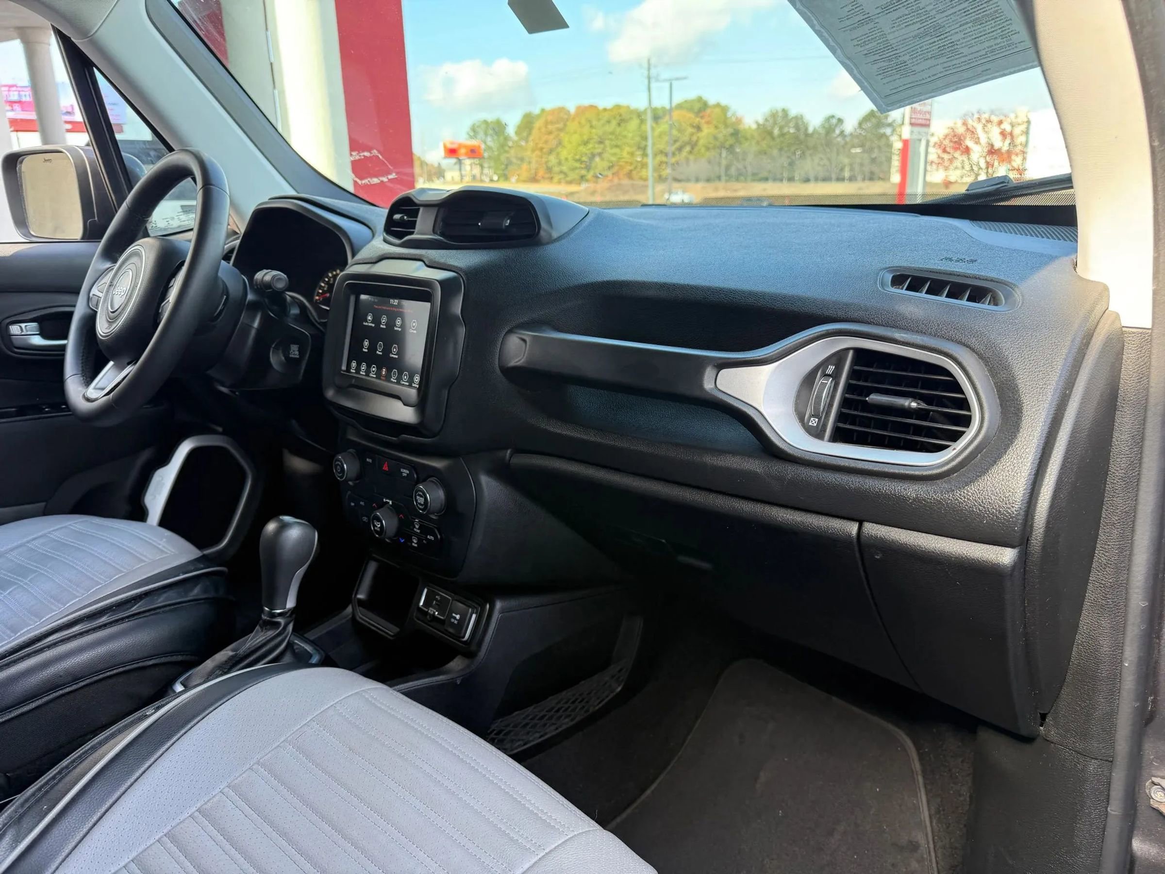 Used 2018 Jeep Renegade Latitude image 17