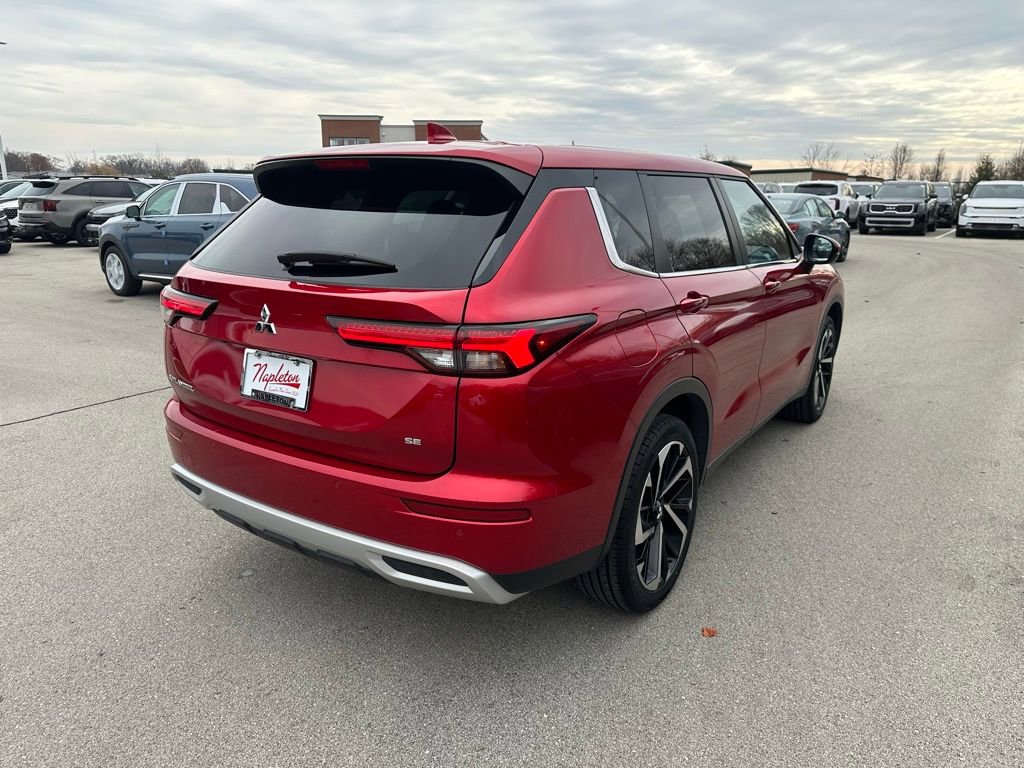 Used 2024 Mitsubishi Outlander SE image 7