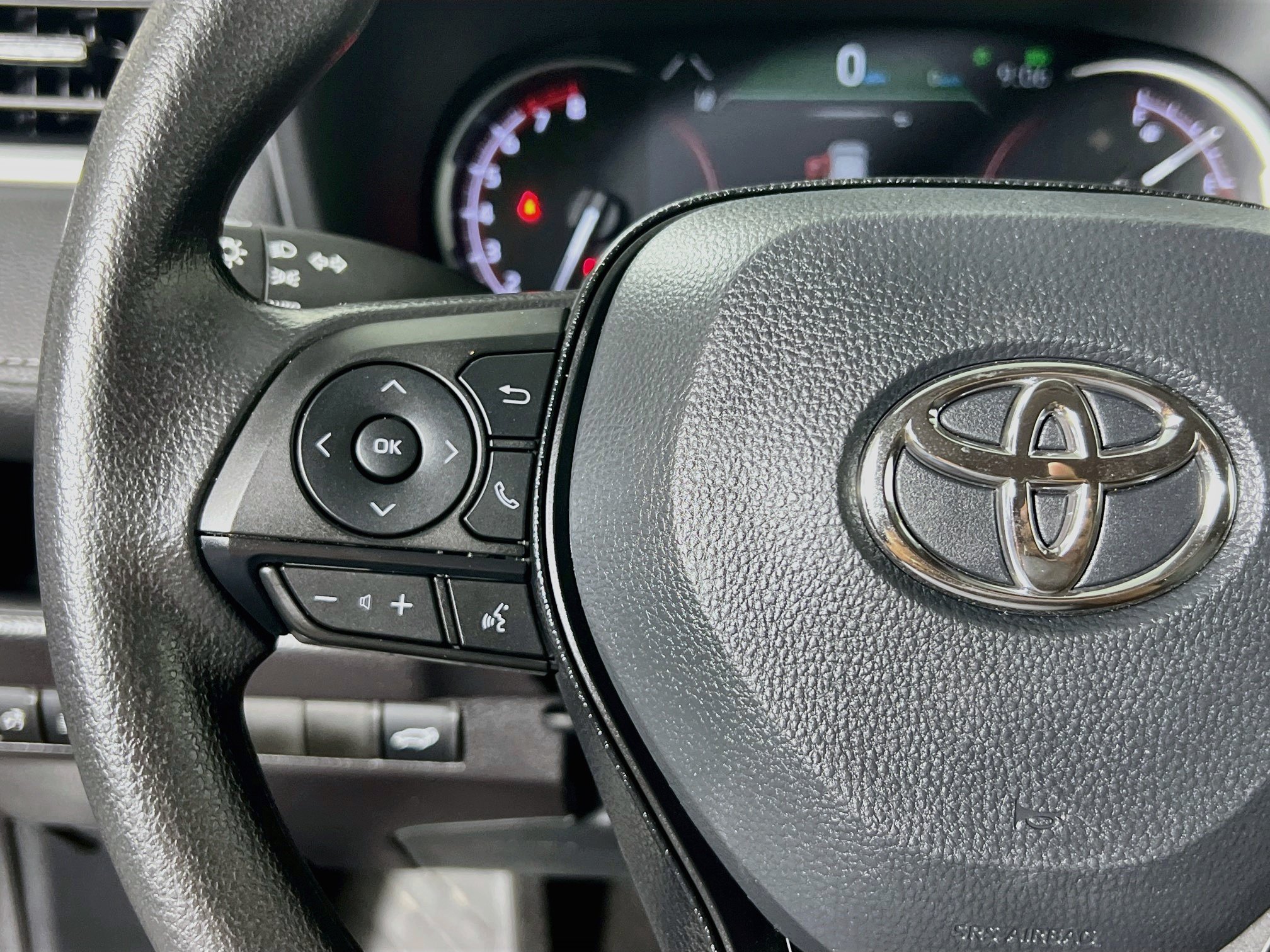 Used 2025 Toyota RAV4 XLE w/ Convenience Package FWD image 18