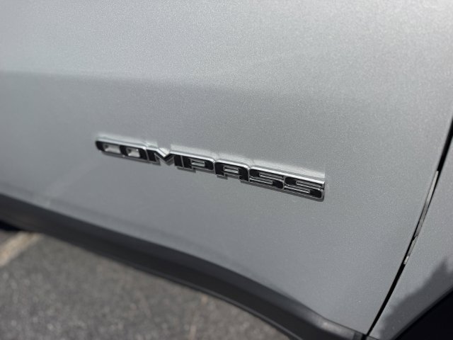 Used 2025 Jeep Compass Latitude AWD/4WD image 35