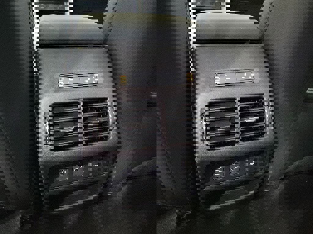 New 2025 Land Rover Discovery Sport Dynamic SE image 23