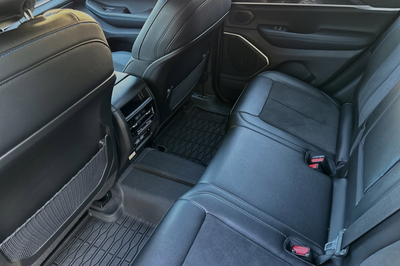 New 2023 Jeep Grand Cherokee Trailhawk w/ Advanced Protech Group II image 11