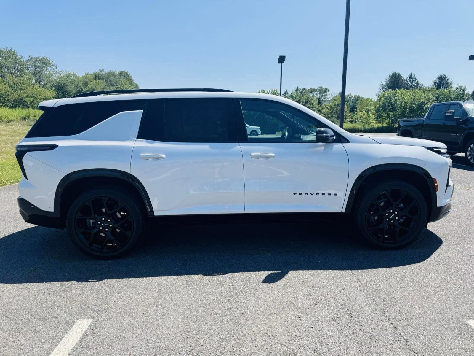 Used 2024 Chevrolet Traverse RS image 9