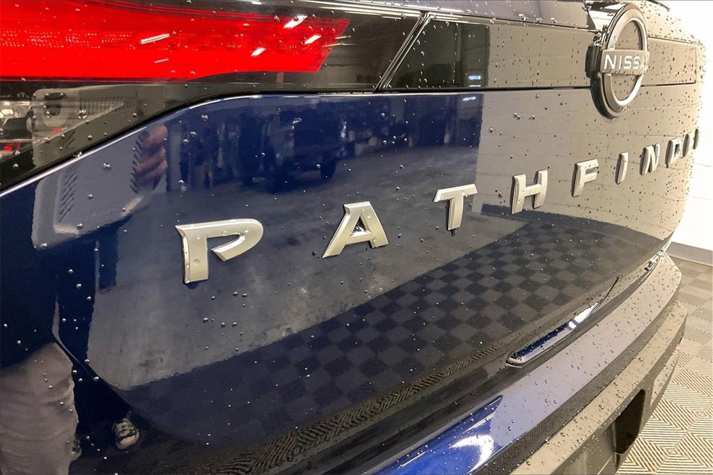 Certified 2024 Nissan Pathfinder SV image 24