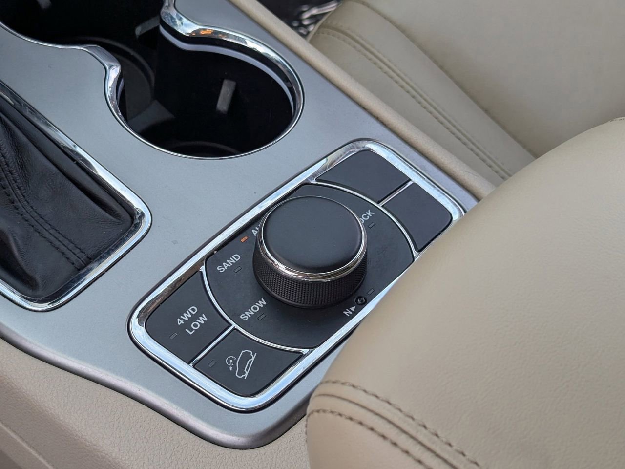 Used 2020 Jeep Grand Cherokee Limited image 27