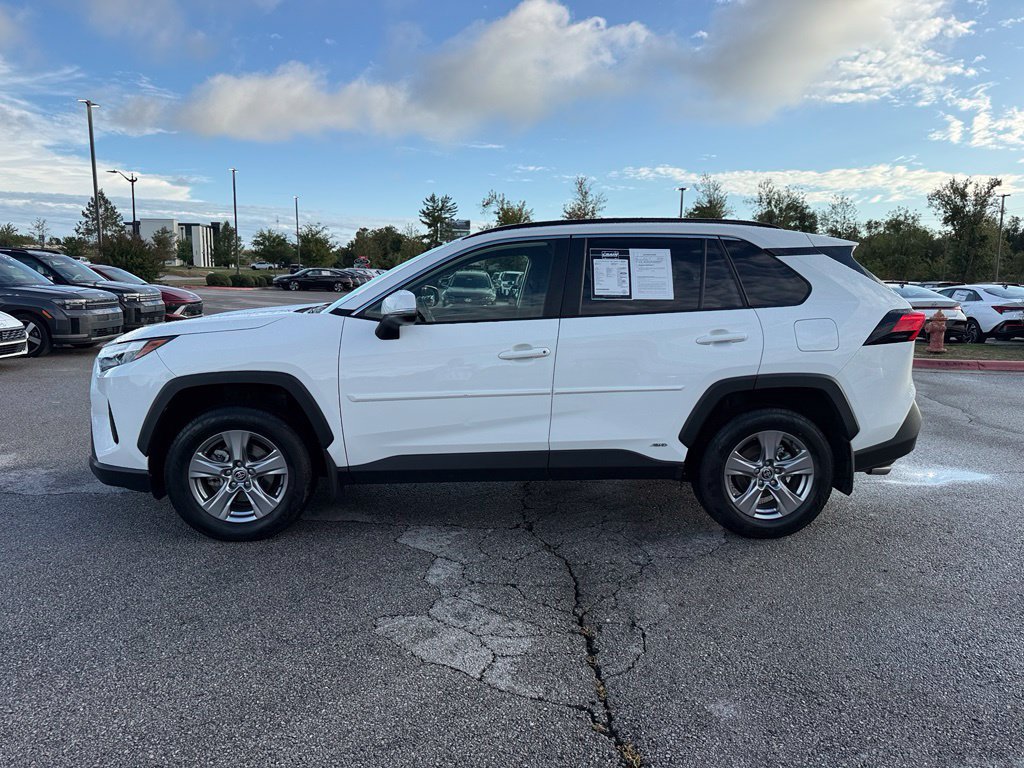 Used 2022 Toyota RAV4 XLE w/ Convenience Package AWD/4WD image 4