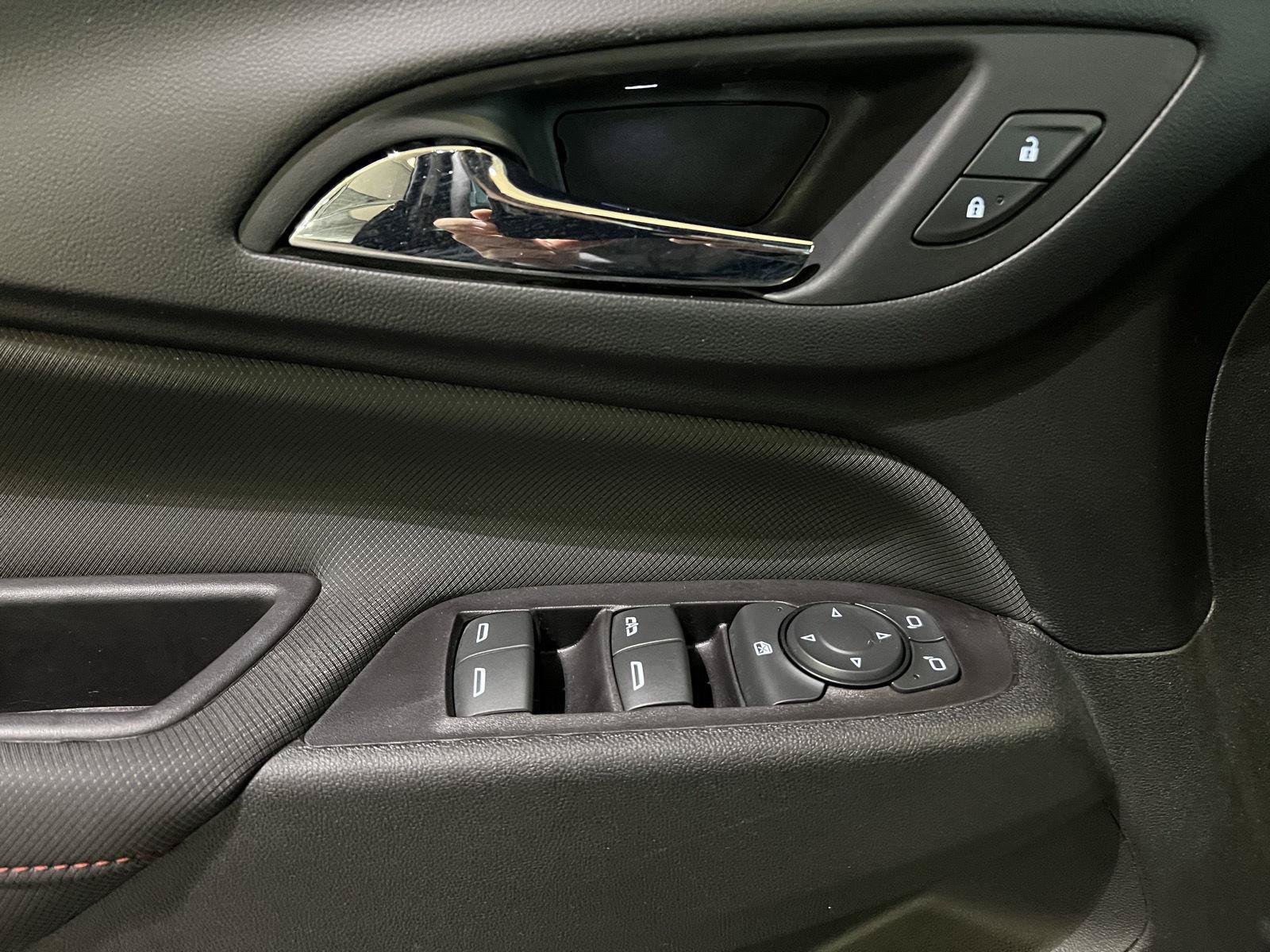 Used 2022 Chevrolet Equinox RS AWD/4WD image 10