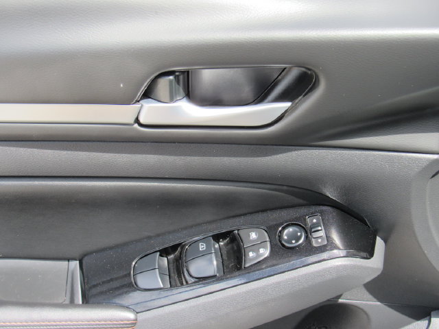 Used 2024 Nissan Altima 2.5 SR FWD image 19
