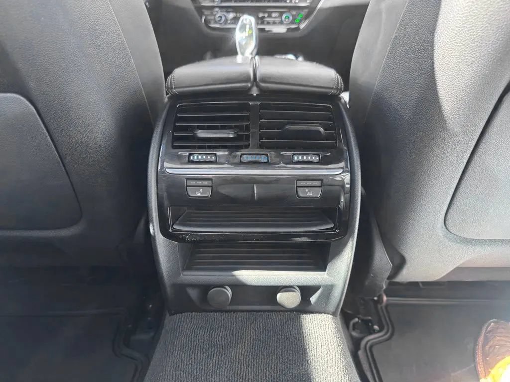 Used 2019 BMW 530i xDrive w/ Luxury Seating Package AWD/4WD image 20