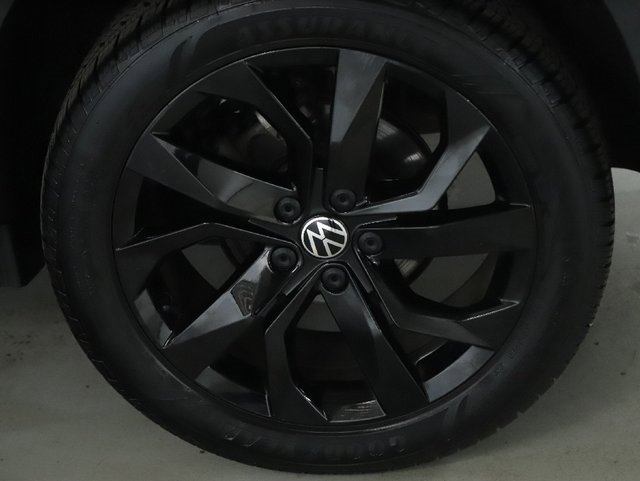 Used 2024 Volkswagen Taos SE image 41