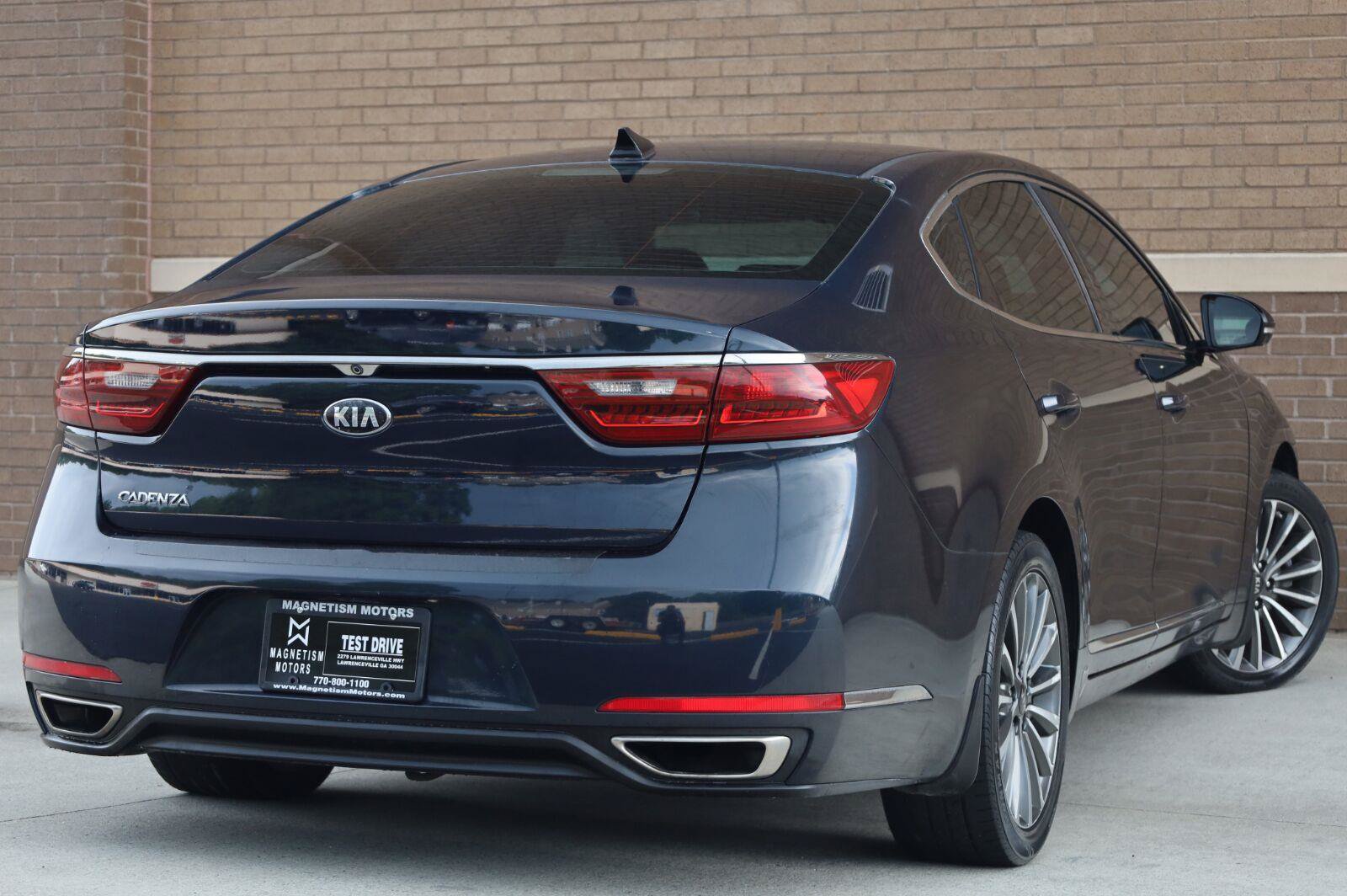 Used 2017 Kia Cadenza Premium FWD image 9