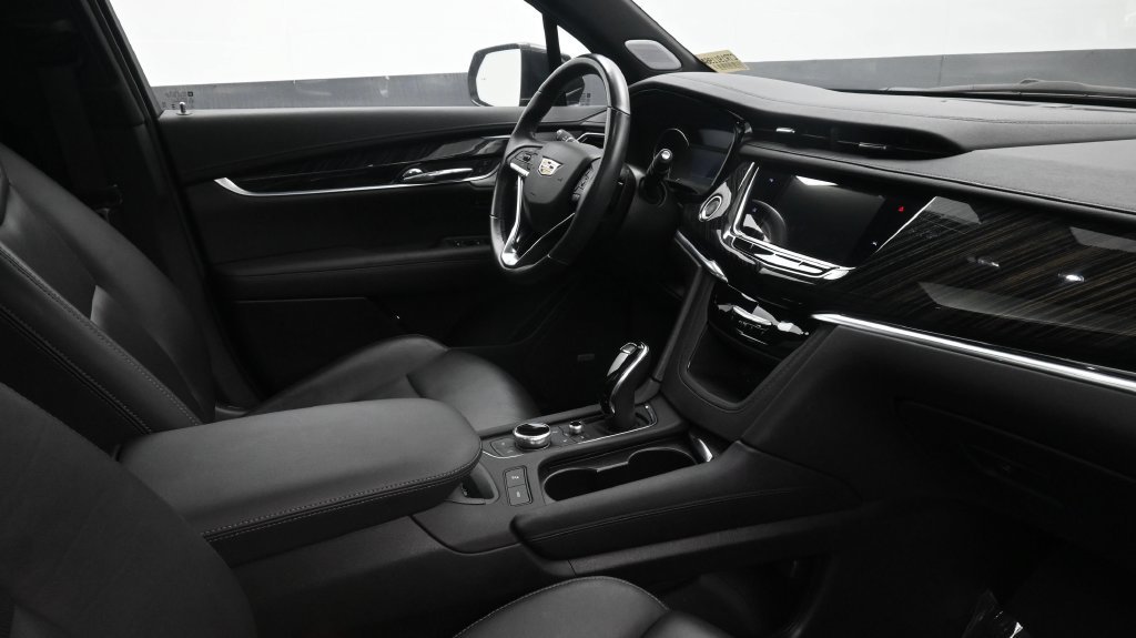 Certified 2025 Cadillac XT6 Premium Luxury FWD image 11