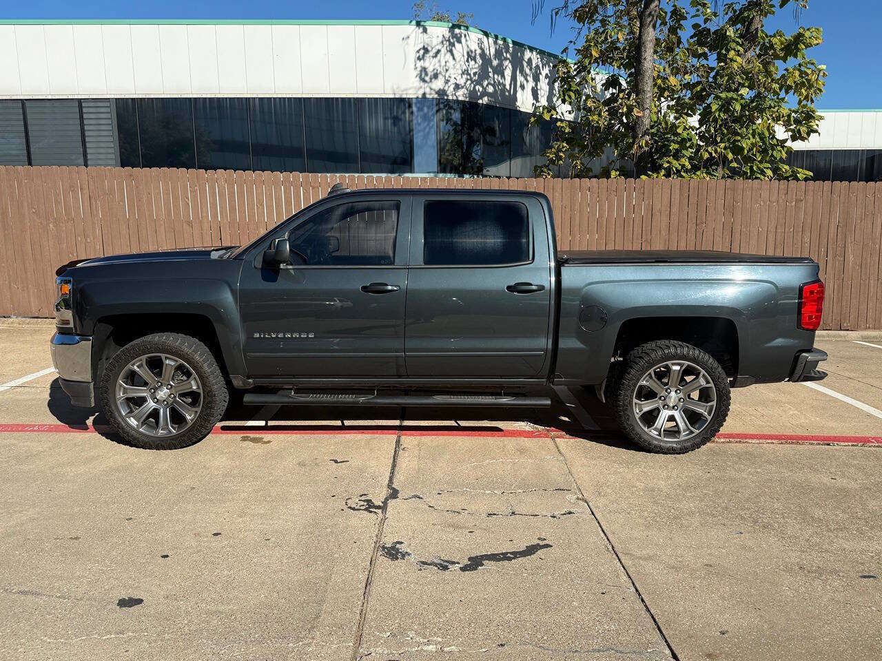 Used 2018 Chevrolet Silverado 1500 LT w/ LT Eassist Package image 3