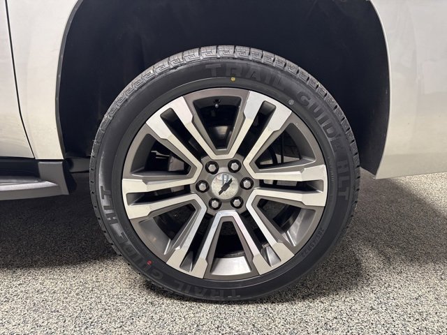 Used 2018 Chevrolet Suburban LT image 20
