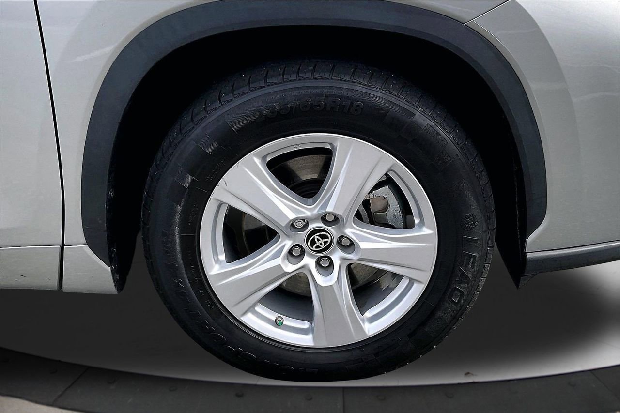 Used 2023 Toyota Highlander LE image 36