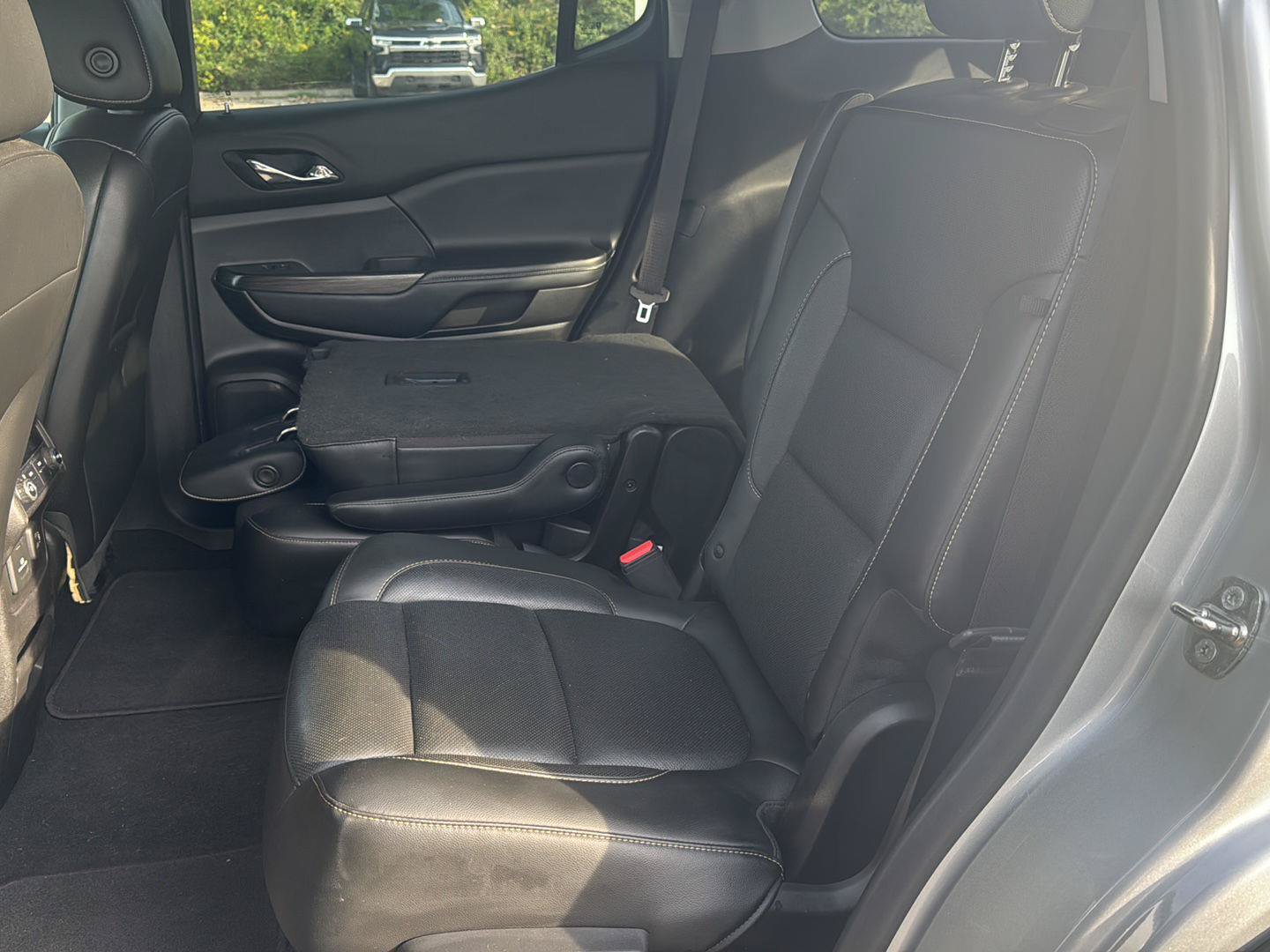Used 2019 GMC Acadia SLT AWD/4WD image 10