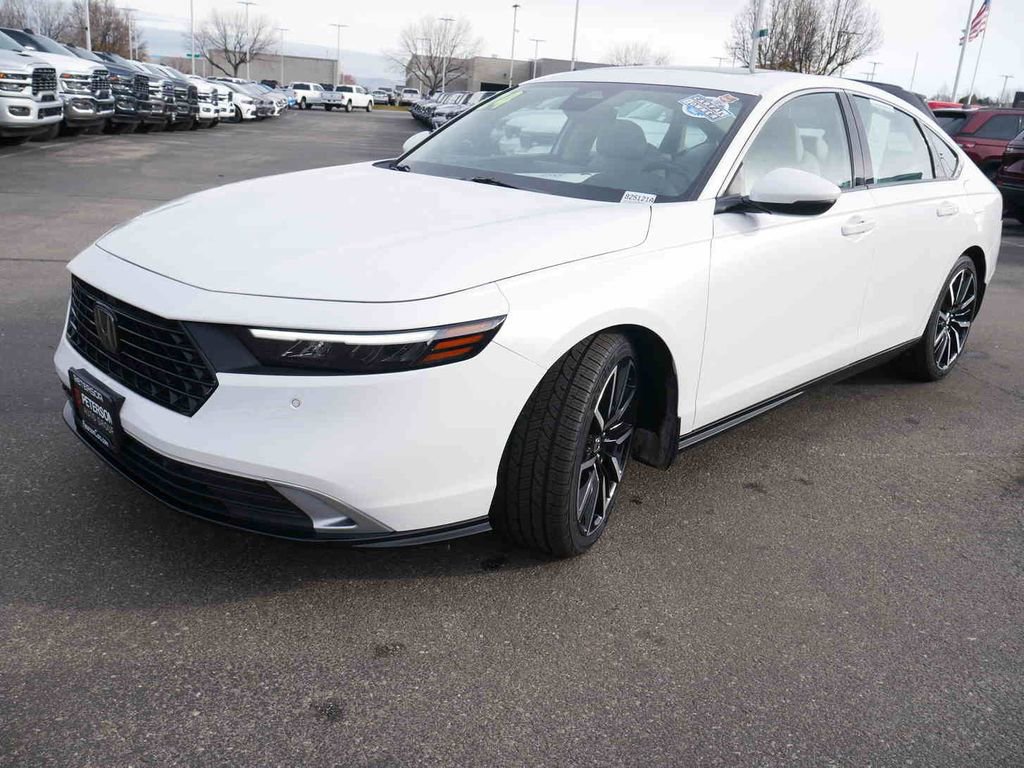 Used 2024 Honda Accord Touring image 3