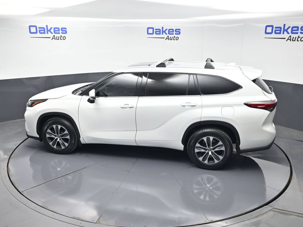 Used 2022 Toyota Highlander XLE AWD/4WD image 50
