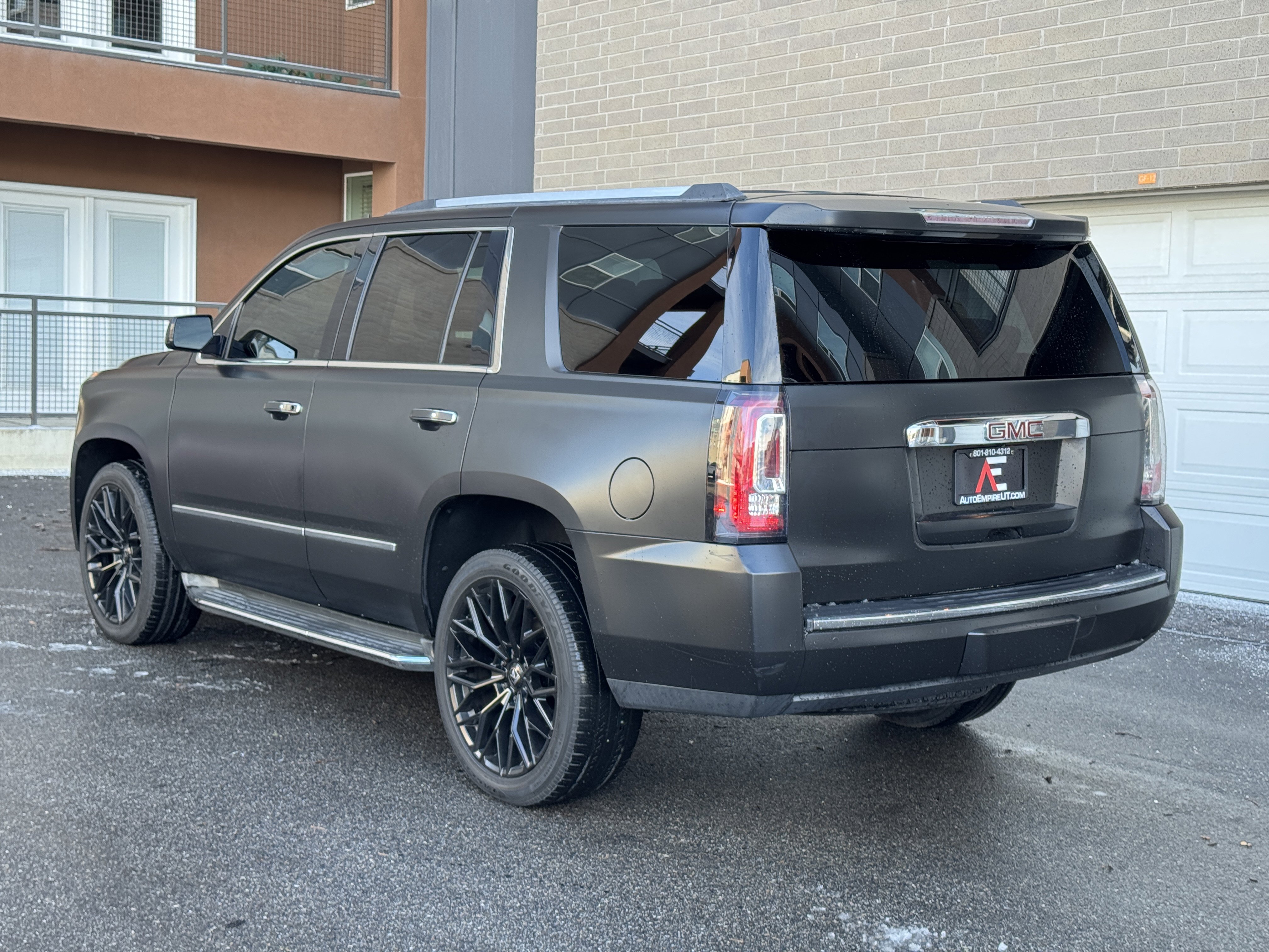 Used 2015 GMC Yukon Denali w/ Touring Package AWD/4WD image 3
